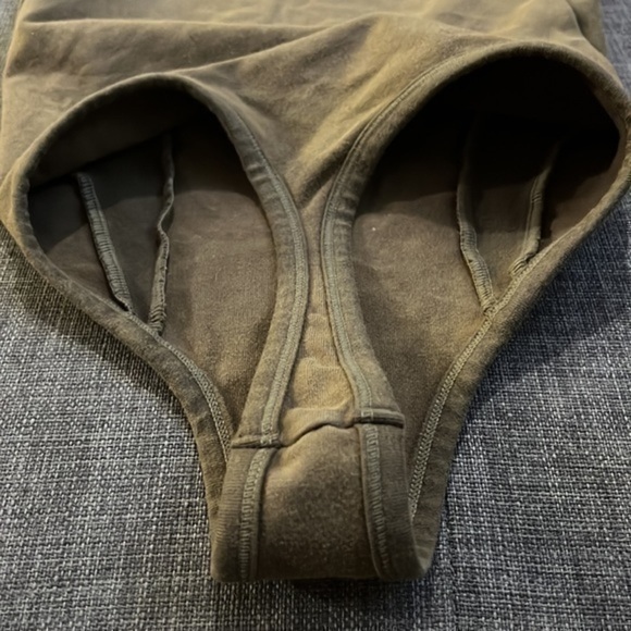 Skims Outdoor Bodysuit - Picture 3 of 5